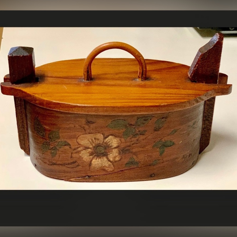 1901 Antique Signed Hand Crafted Norwegian Bentwood Tine Box